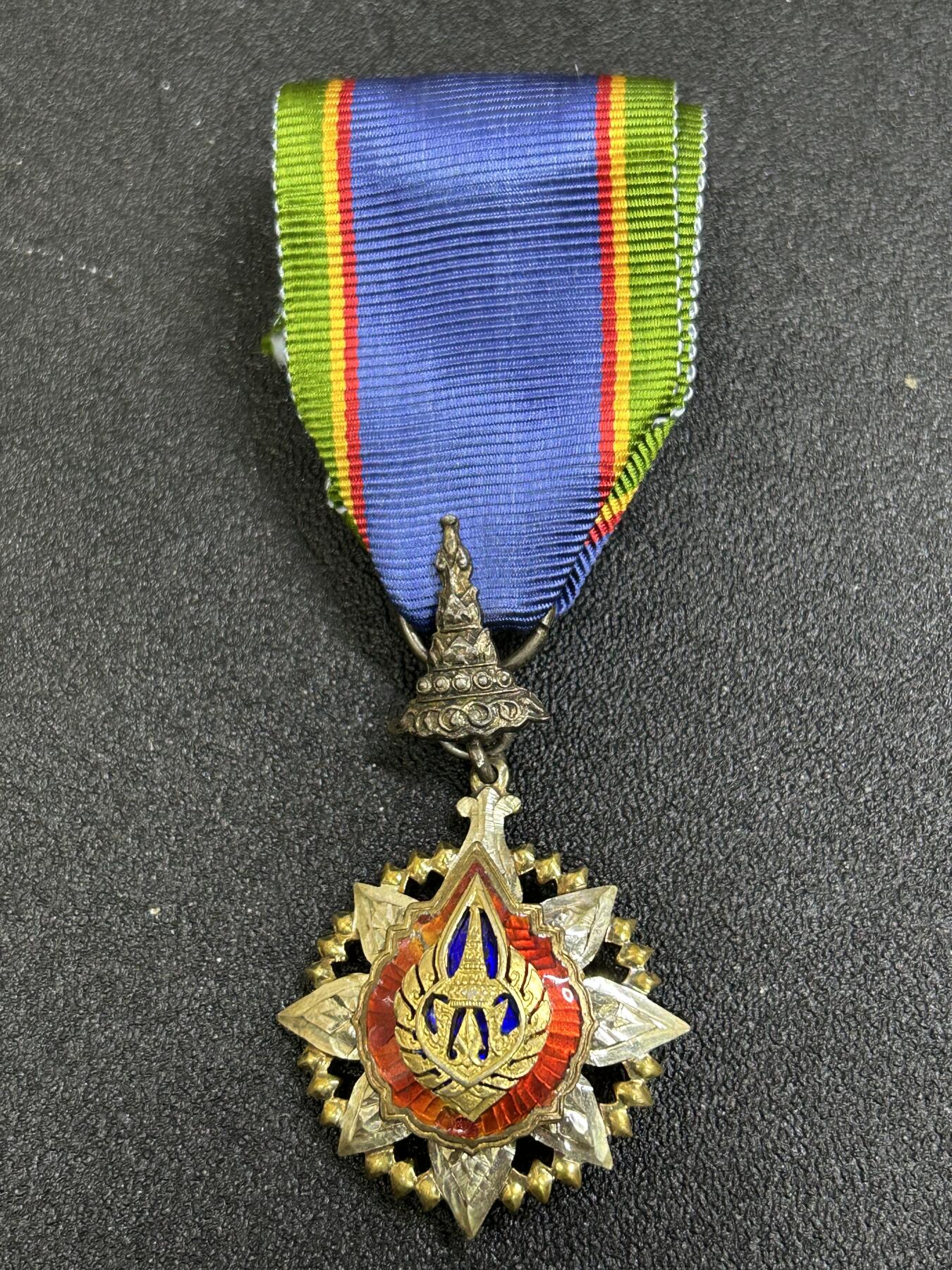 西秦中古拍卖第八十二期  泰国骑士级王冠勋章 银制