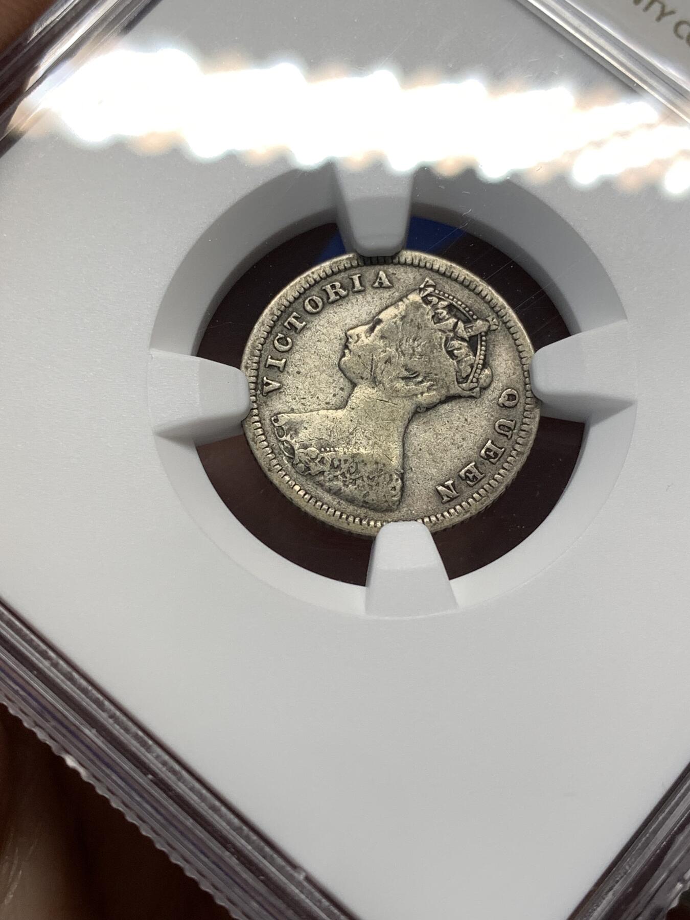 《竞宝斋》第476场 周日，周一 2场连拍 （全场包邮）欢迎送拍 NGC VF35 香港 1887年 维多利亚 一毫 银币 黑包浆 好年份 市面上少见