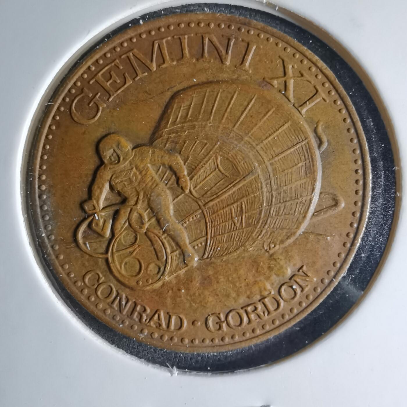 沼泽如烟--第1039场 航天纪念章