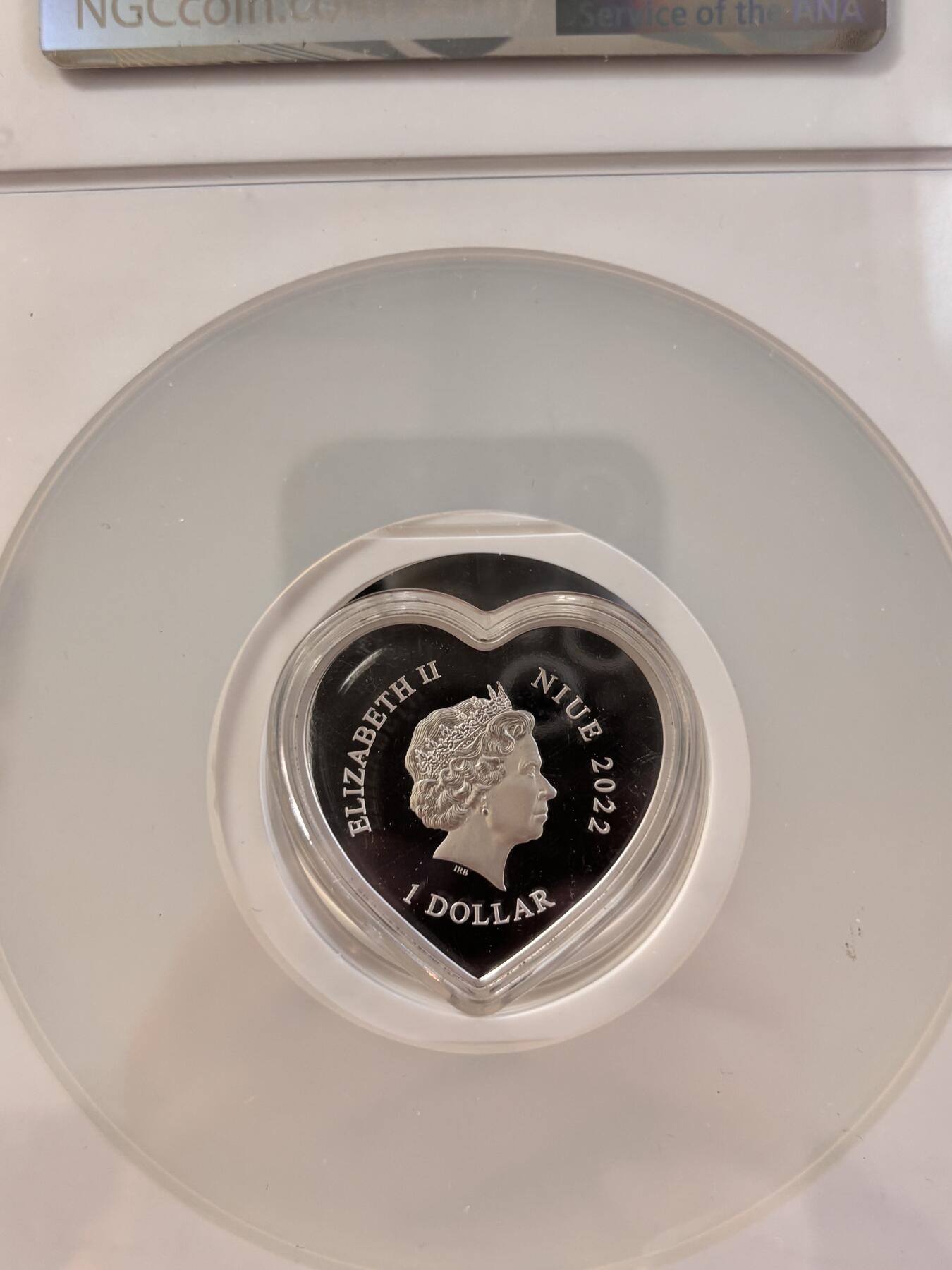 第196期拍卖 纽埃2022年情人节镶嵌皇冠水晶心形本银版银币NGC-PF70首，999银，20克，发行2022枚