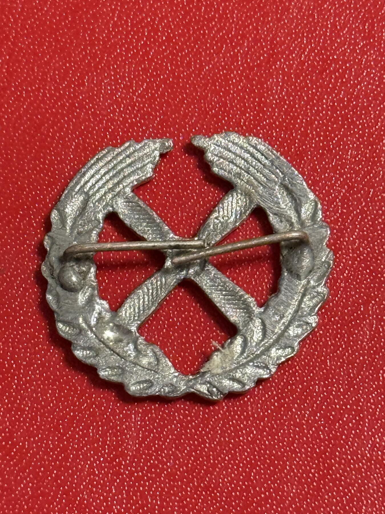 韵星假日军品类拍卖第50期 民主德国人民军空军帽徽