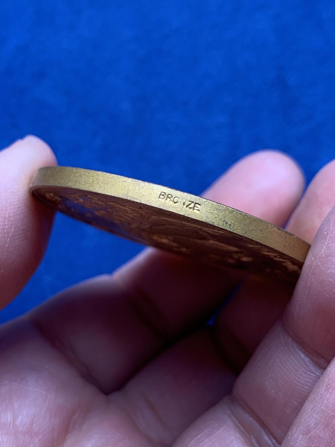 《竞宝斋》第476场 周日，周一 2场连拍 （全场包邮）欢迎送拍 法国玛丽安娜镀金铜章 41.1克 45.9mm 铜标边铭 带盒