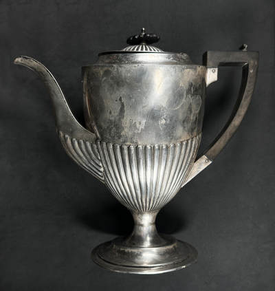 【俄甄集藏】2026年(050)04-01星期三 晚 19:30 全场包邮 - 英国伯明翰1905年爱德华七世时期古董银茶壶，高：250mm，宽：270mm，壶身直径：100mm，重量：590克，925银（上期被鸽，重新拍）