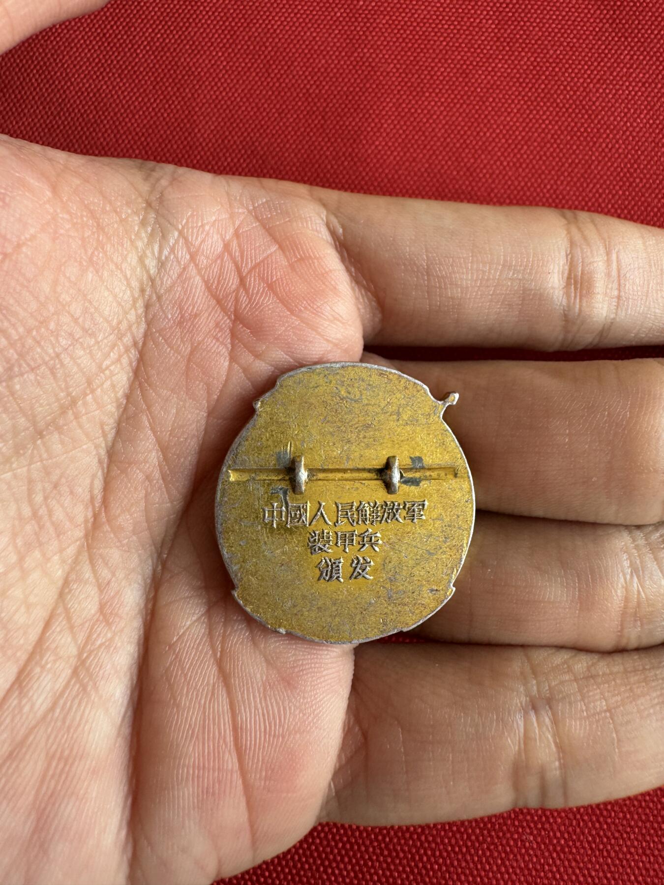 五哥徽章群   31号周二晚上八点4群联拍 铝章