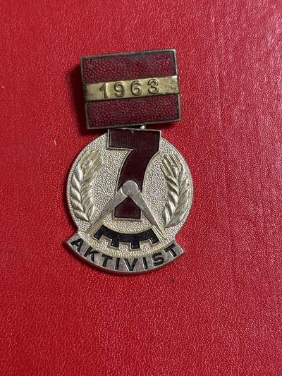 韵星假日军品类拍卖第50期 - 民主德国七年计划劳动模范奖章