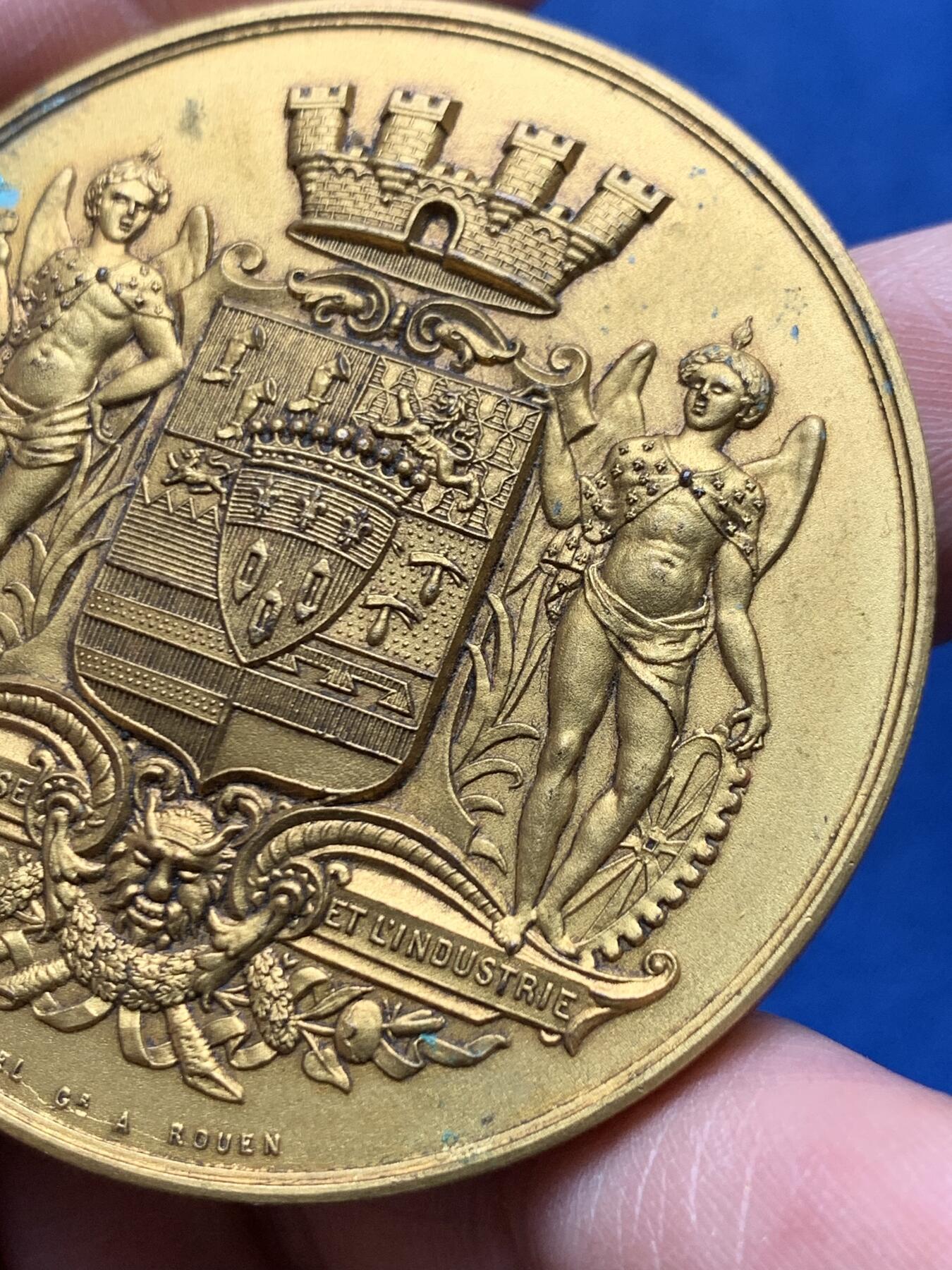 《竞宝斋》第476场 周日，周一 2场连拍 （全场包邮）欢迎送拍 法国诺曼底博尔贝克市镀金铜章 59.2克 50.2mm 丰饶角铜标 带盒