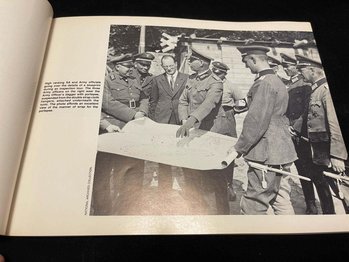 专场 德国二战时期刀剑佩戴图册 64页 很多少见组织佩刀实带图片