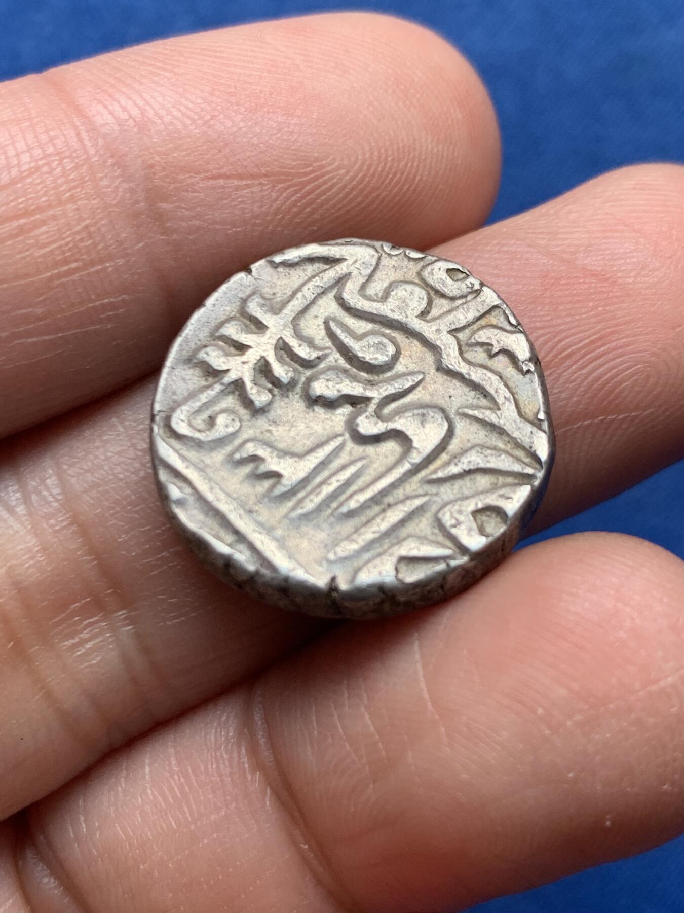 《竞宝斋》第476场 周日，周一 2场连拍 （全场包邮）欢迎送拍 印度斋普尔邦1848（ND13)年1卢比银币，11.4克，银光不错，厚重压手