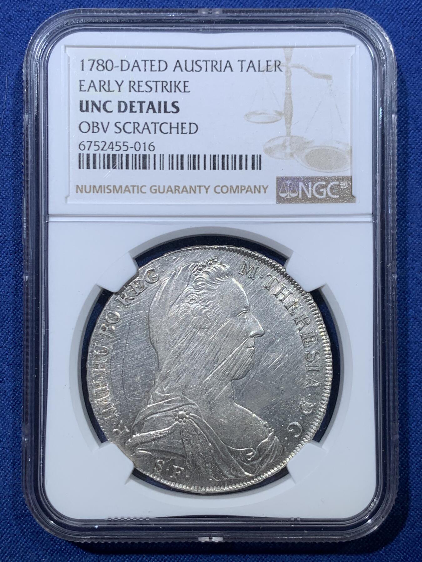 《竞宝斋》第476场 周日，周一 2场连拍 （全场包邮）欢迎送拍 NGC UNCD 1815至1828年意大利米兰版玛丽亚特蕾莎贸易银币经典“中心正圆九珍珠”，应为哈夫纳36a版本，具体自辨。该版本为女皇逝世后，为了迎合近中东贸易货币使用习惯，由奥属意大利米兰造币厂铸造的版本，主要流通于北非、中东地区，是历史上真正参与流通的行用币！NGC严评UNC未流通品，光泽度很好。正面疑似减重痕背面弱打，介意勿拍。