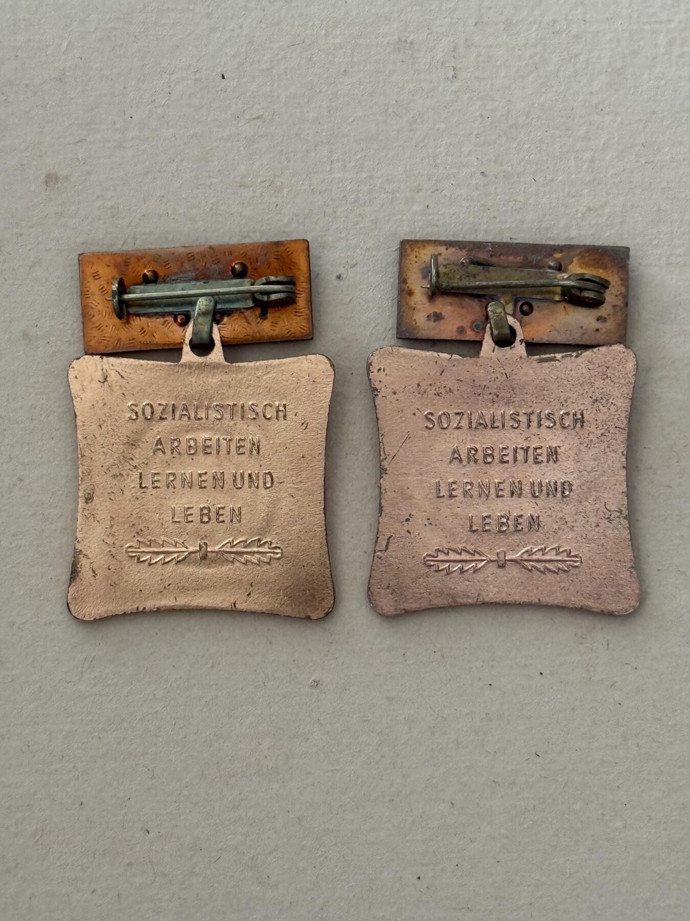 云宸嘉赏-勋臻文献佳藏优品精选场次（低佣 转发佣金红包） 民主德国集体劳动荣誉奖章一组 