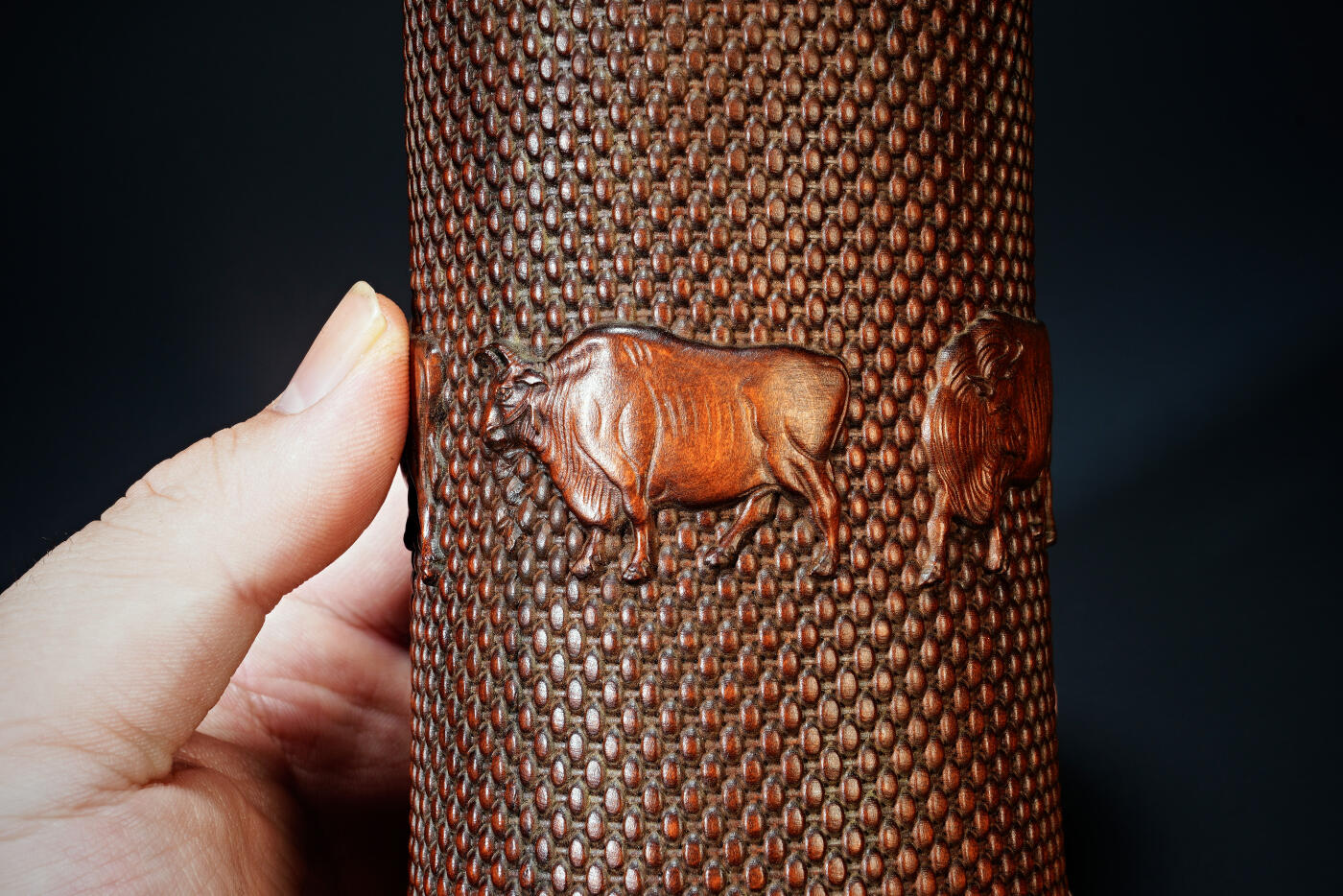 上海都达杂项专场六十七【全场包邮】 清代老黄杨木精雕《五牛图》笔筒95-4