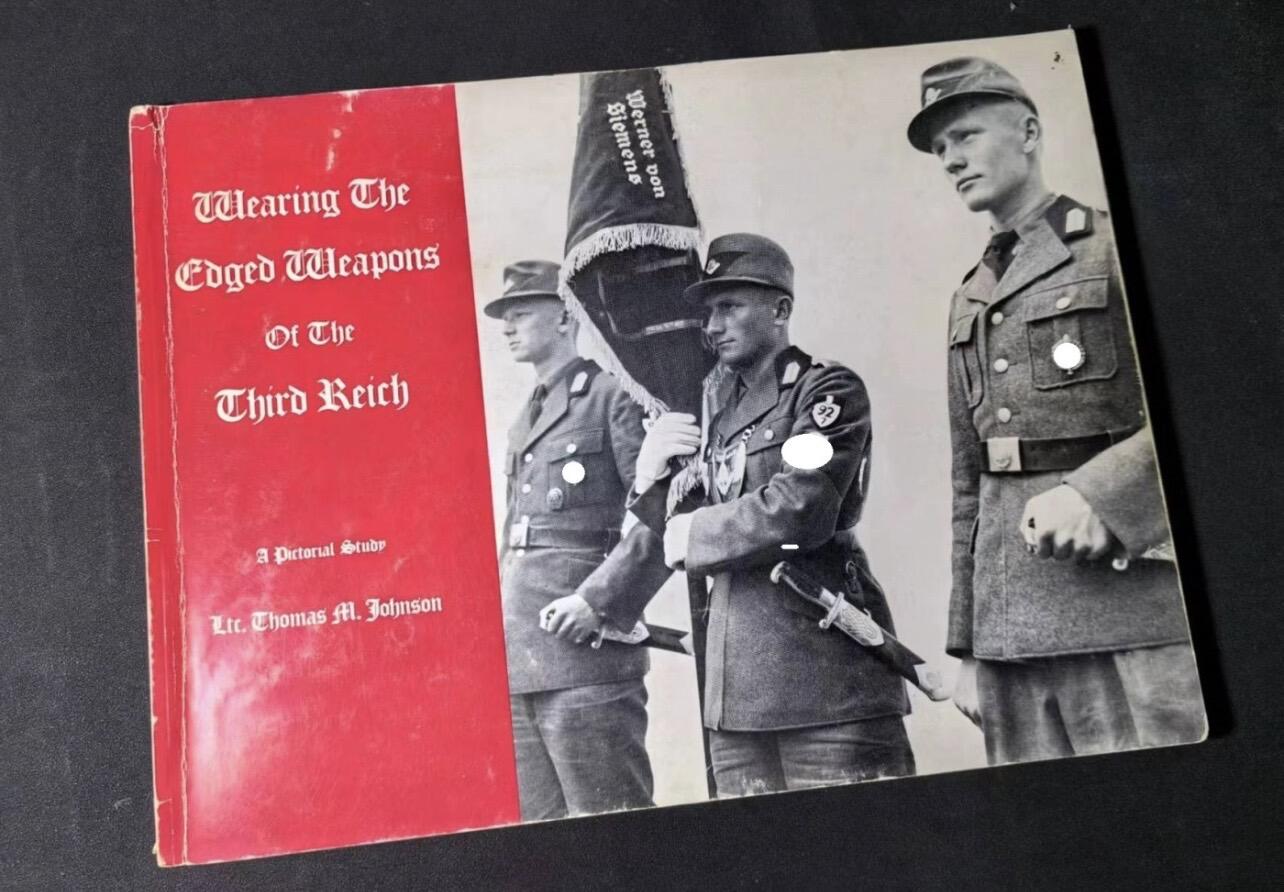 专场 德国二战时期刀剑佩戴图册 64页 很多少见组织佩刀实带图片