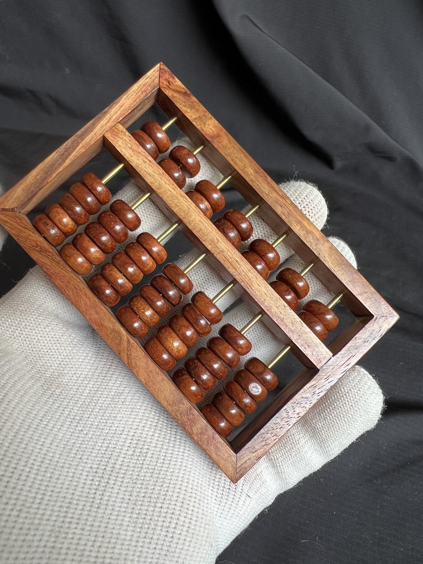 零元拍：“算盘一响，黄金万两”海南黄花梨七档小算盘。尺寸：92/60.5MM