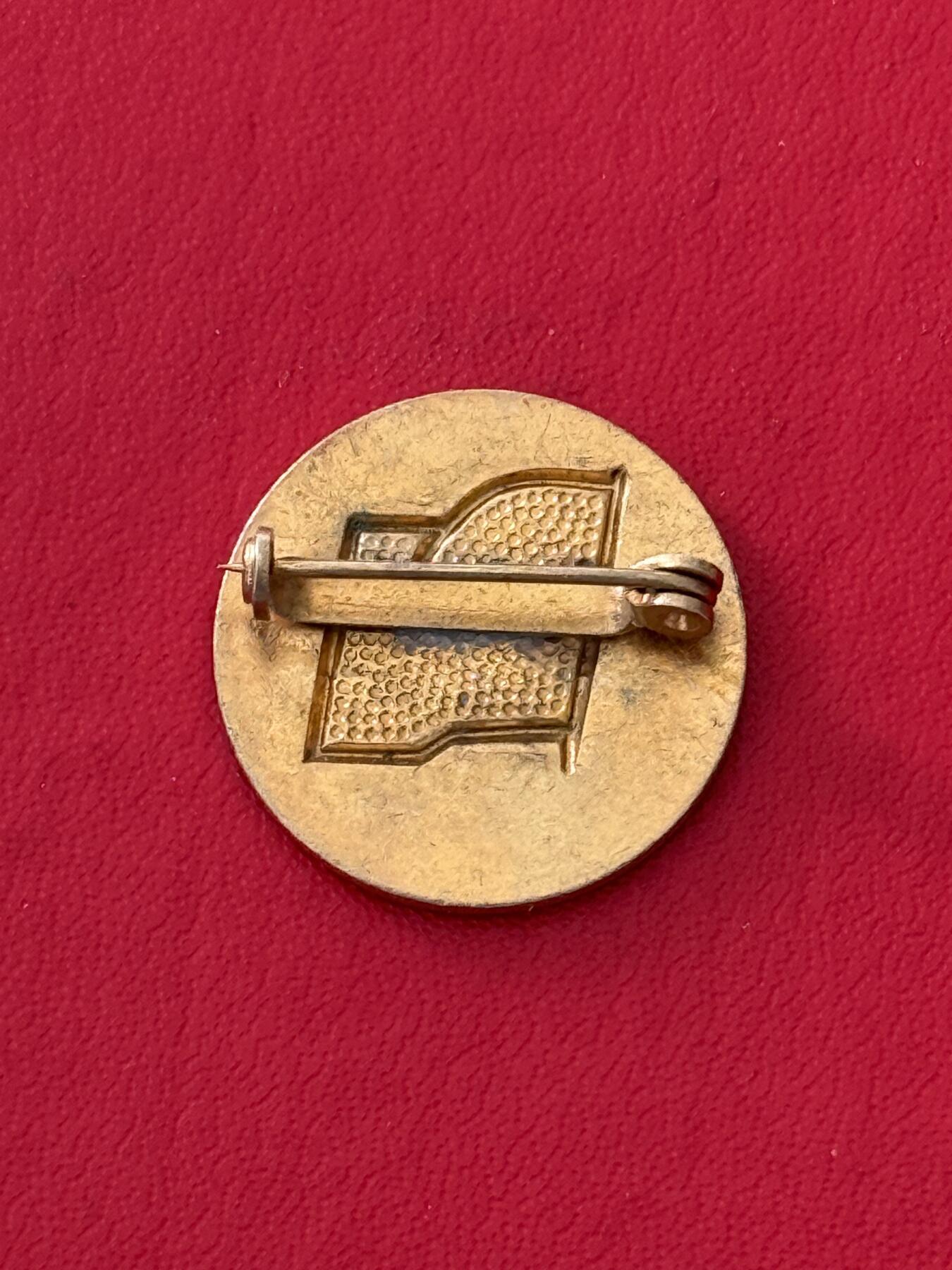 韵星假日军品类拍卖第50期 民主德国共产党成立五十周年纪念奖章 颁发给纳粹时期德共的地下老党员