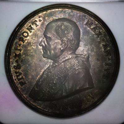 观钱 近现代机制币拍卖No.006（全场顺丰包邮，不区分偏远地区）  - 1925 年梵蒂冈庇护十一世封圣主题银质纪念大银章（NGC MS62）镜面底板带彩，加厚盒