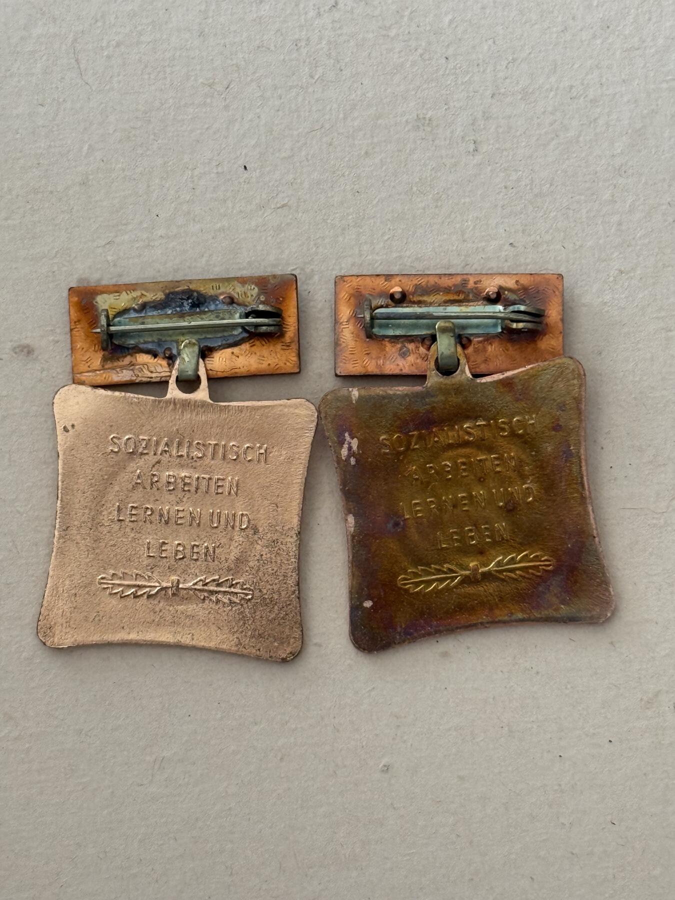 云宸嘉赏-勋臻文献佳藏优品精选场次（低佣 转发佣金红包） 民主德国集体劳动荣誉奖章一组 