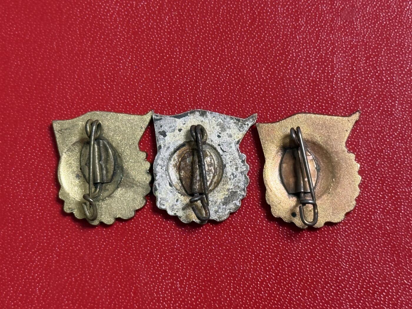 韵星假日军品类拍卖第50期 民主德国自由德国青年团表彰良好知识证章金银铜一组