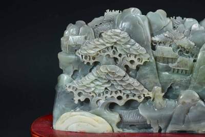 上海都达杂项专场103【全场包邮】  天然和田玉精雕《松山高士图》摆件连座95-262