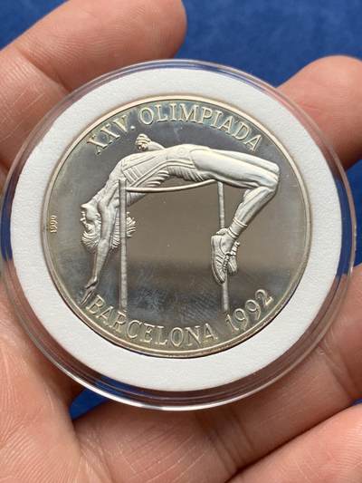 《竞宝斋》第476场 周日，周一 2场连拍 （全场包邮）欢迎送拍 - 古巴1990年纪念1992年第25届巴塞罗那奥运会-跳高10比索精制银币 925银 28克 铸造量25000枚