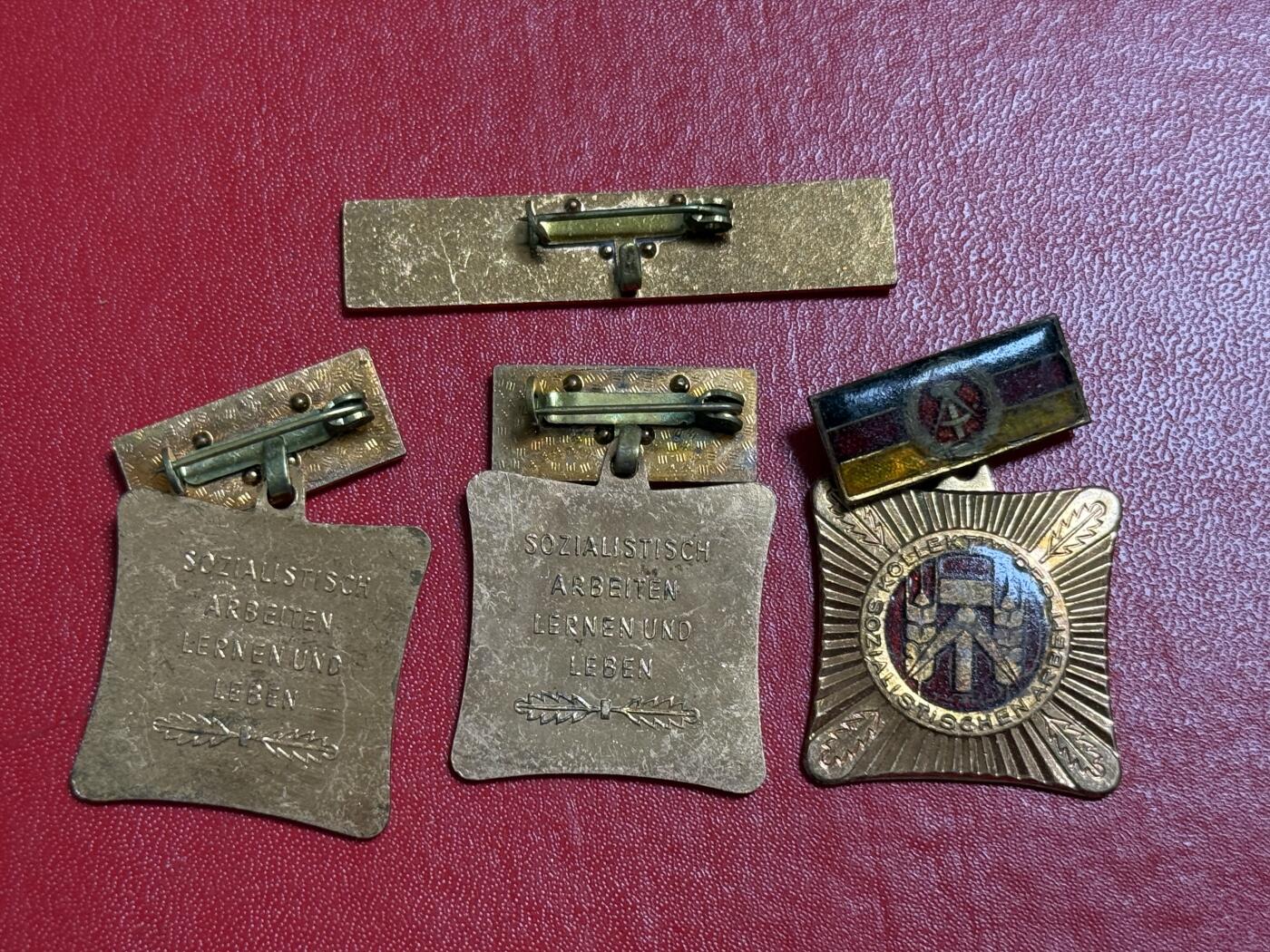 韵星假日军品类拍卖第50期 民主德国集体劳动模范奖章三枚带三次获得上挂