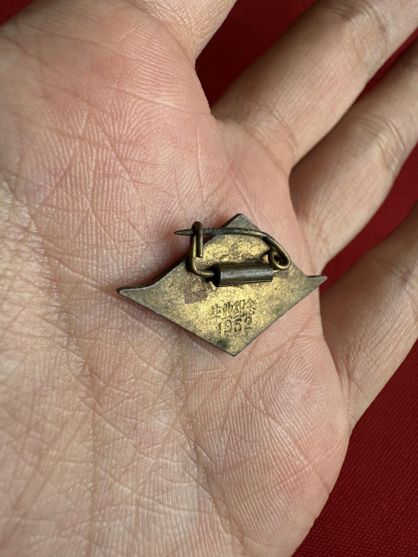 五哥徽章群   31号周二晚上八点4群联拍