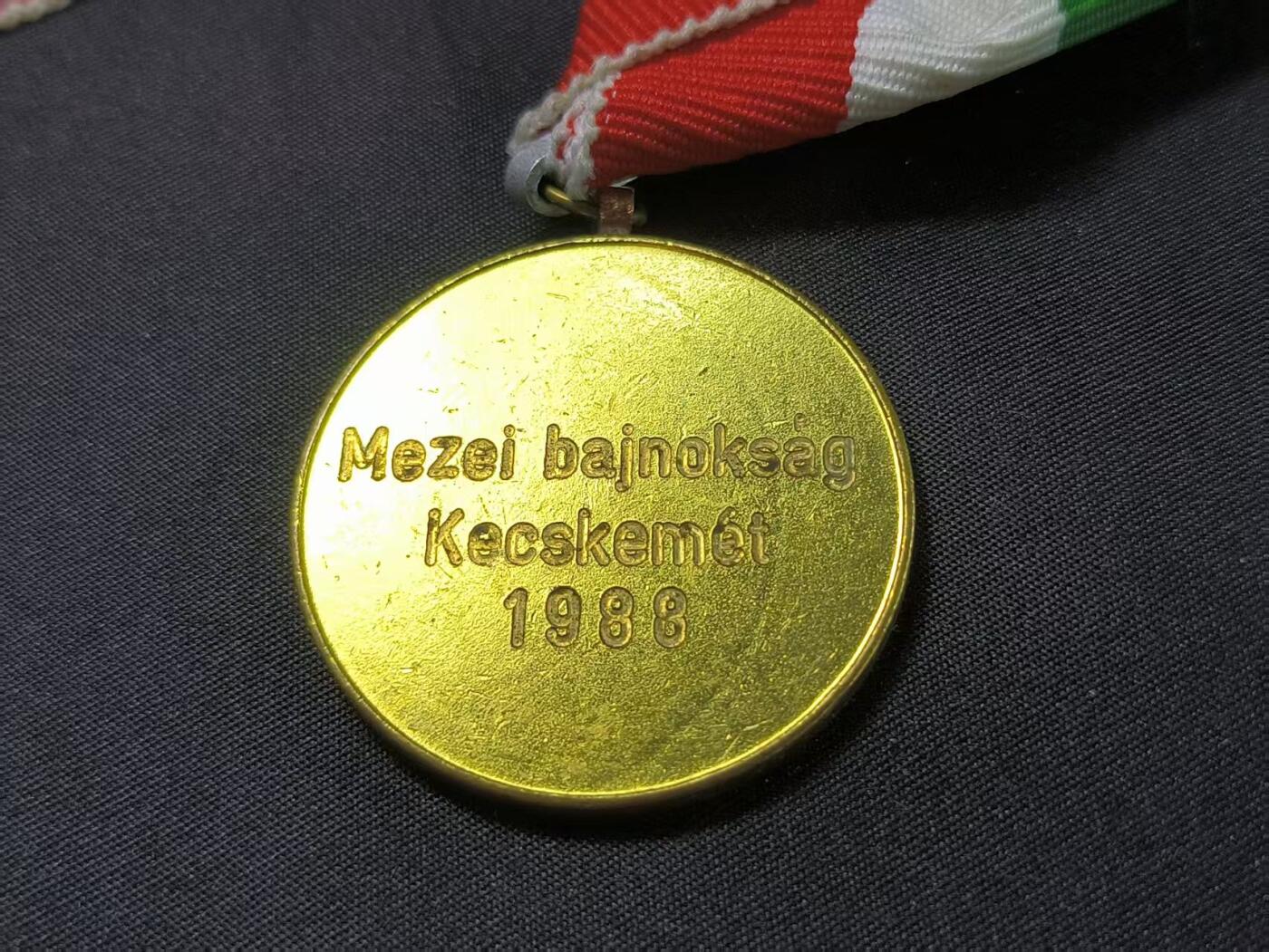 云宸嘉赏-勋臻文献佳藏优品精选场次（低佣 转发佣金红包） 匈牙利人民共和国体育竞赛冠军奖章 长绶带版本 