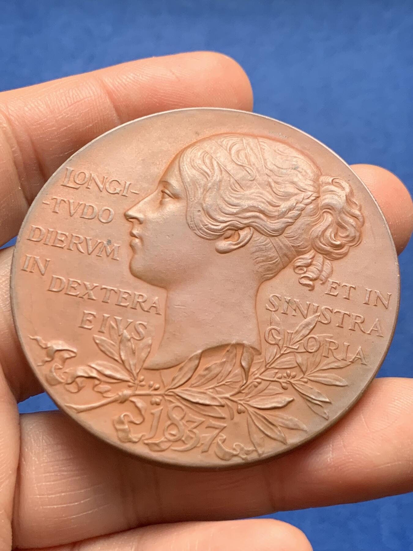 《竞宝斋》第476场 周日，周一 2场连拍 （全场包邮）欢迎送拍 英国1897年维多利亚女王登基60周年纪念大铜章 74.8克 55.4mm