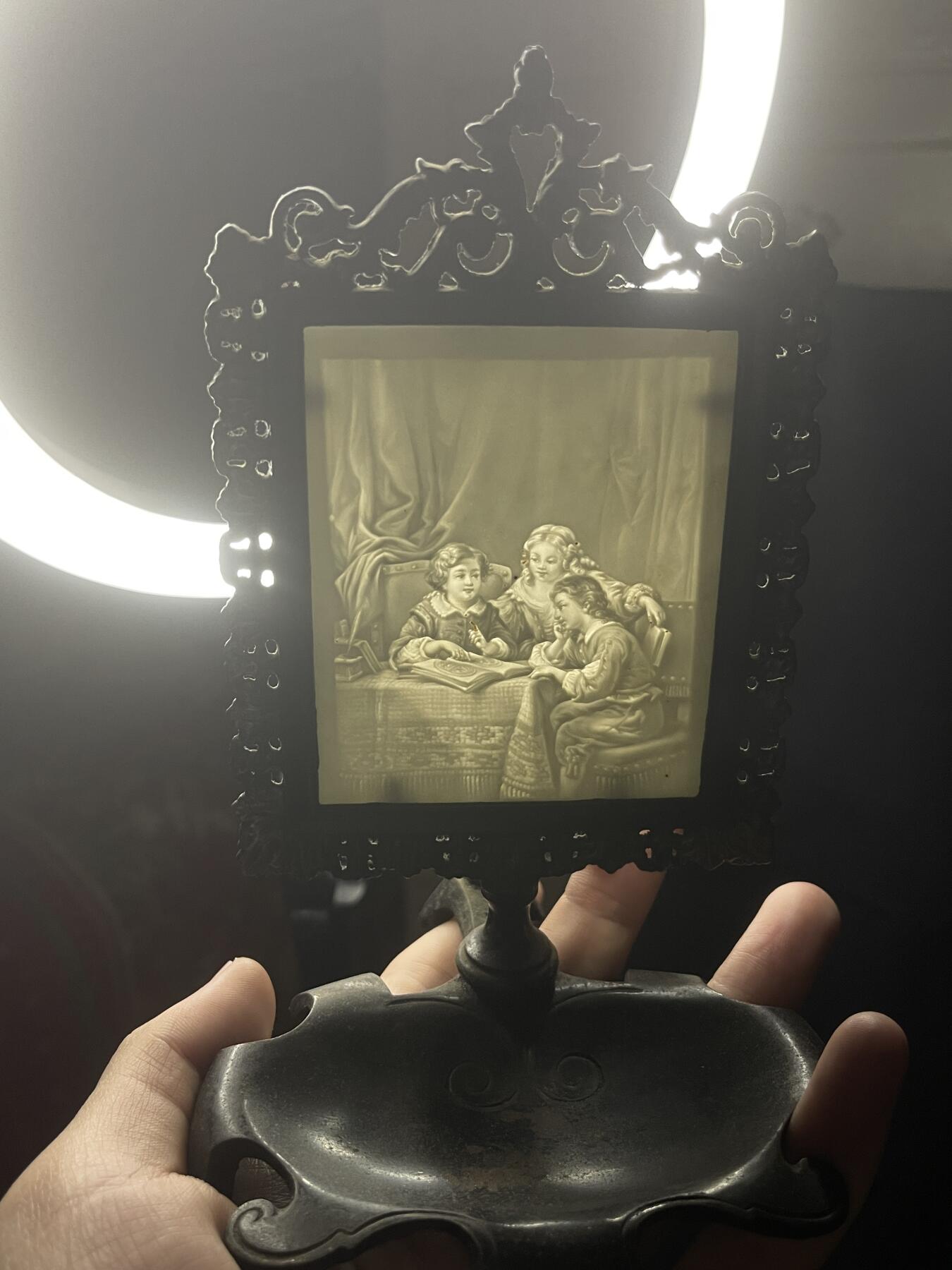 专场 约19世纪末法国铜制雕花烛台托盘配隐瓷壁档