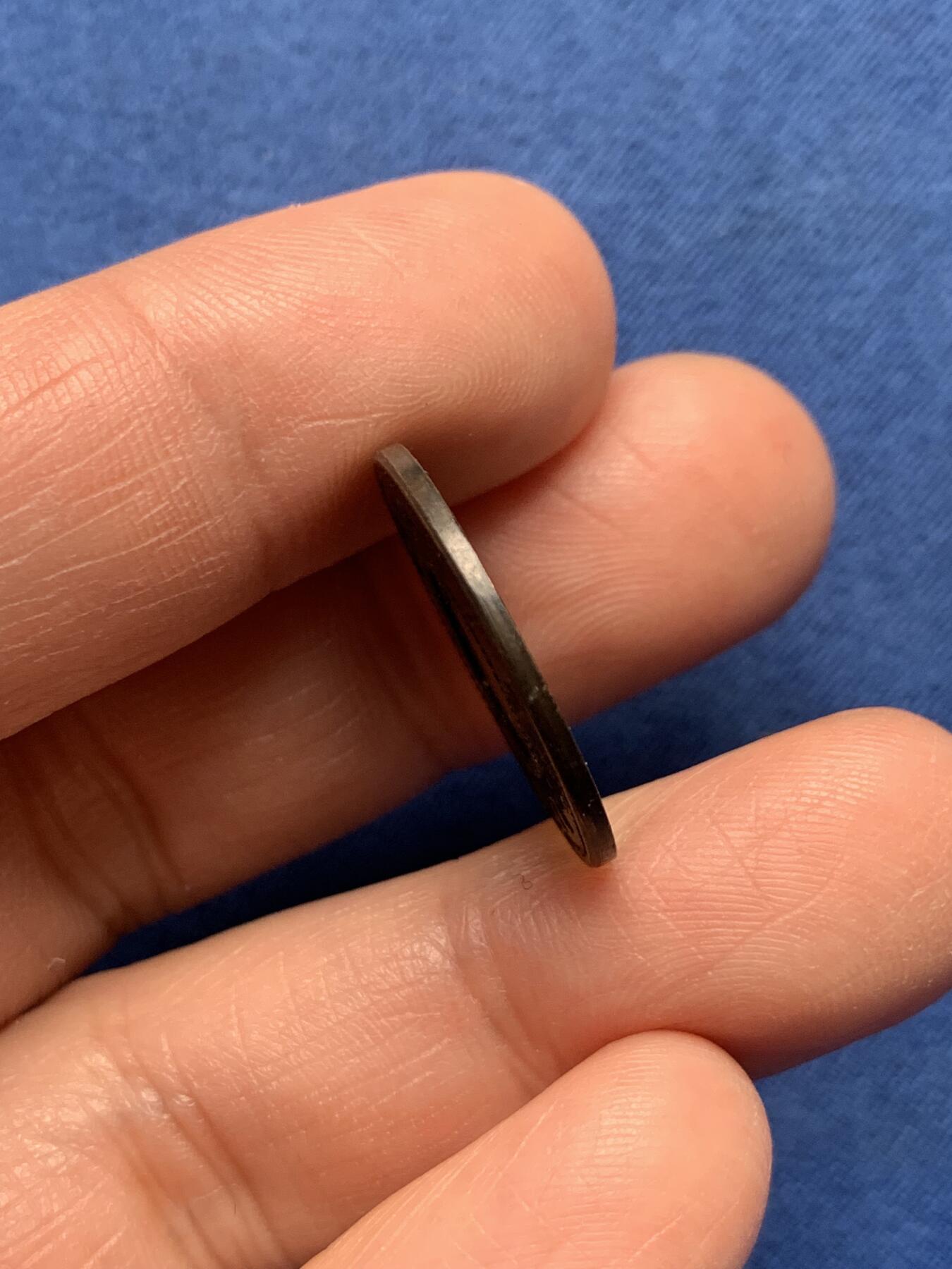 《竞宝斋》第476场 周日，周一 2场连拍 （全场包邮）欢迎送拍 英国 1844年 一便士 双色代用币 人像清晰 凹凸可见 体现近200年前英国超前嵌入式的制币技术