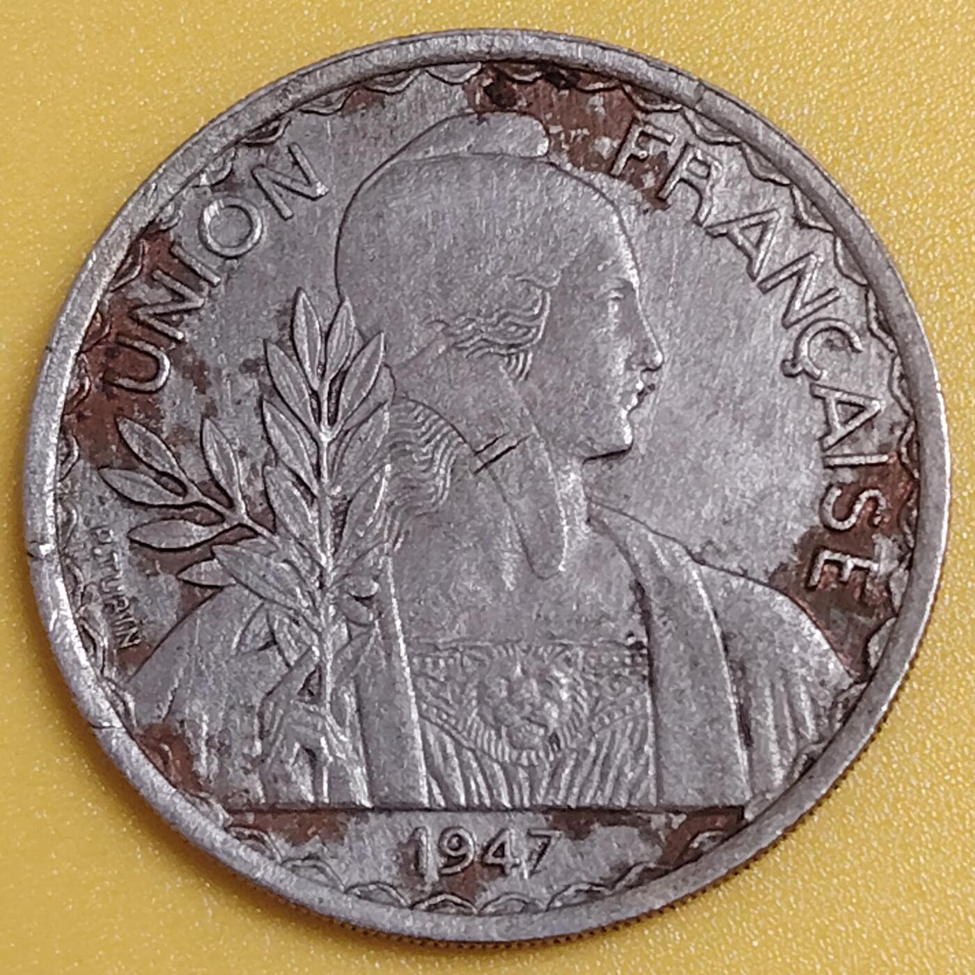 布加迪🐬～世界钱币(上海)🌾第 284 期 /  各国套币和散币 法属印支 1947年 1皮阿斯特 34.5mm 齿边