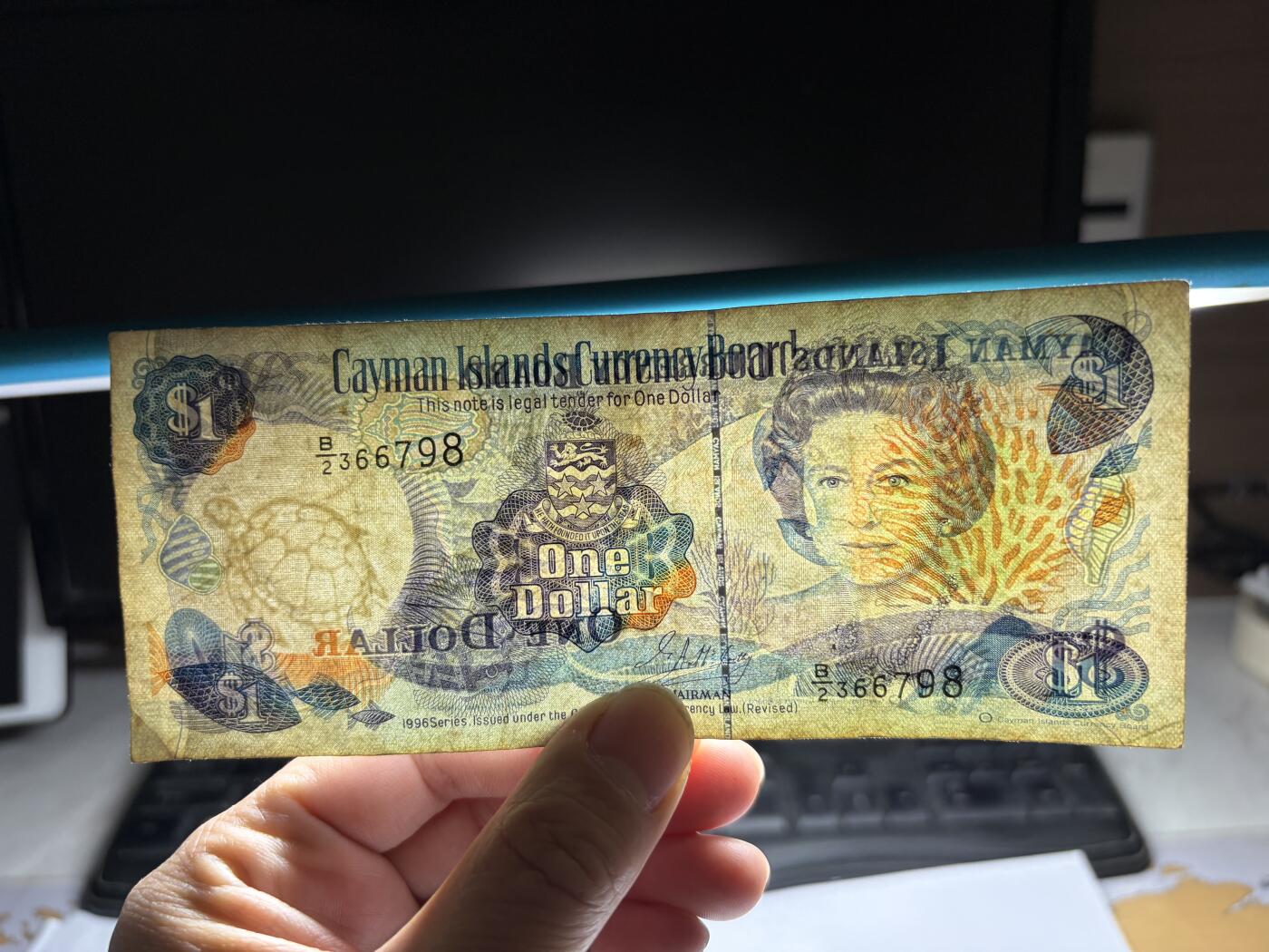 2026年集古藏今外币拍卖第三期-第10场—（总第320拍-纸币专场），本期拍完结算一次，发货时间2-3天，休息几天后继续新的一期拍卖。 1996年开曼群岛女王1元