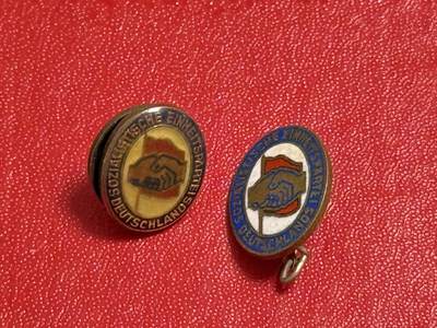 韵星假日军品类拍卖第50期 - 民主德国统一社会党党徽一组  带早期转轮与别针版