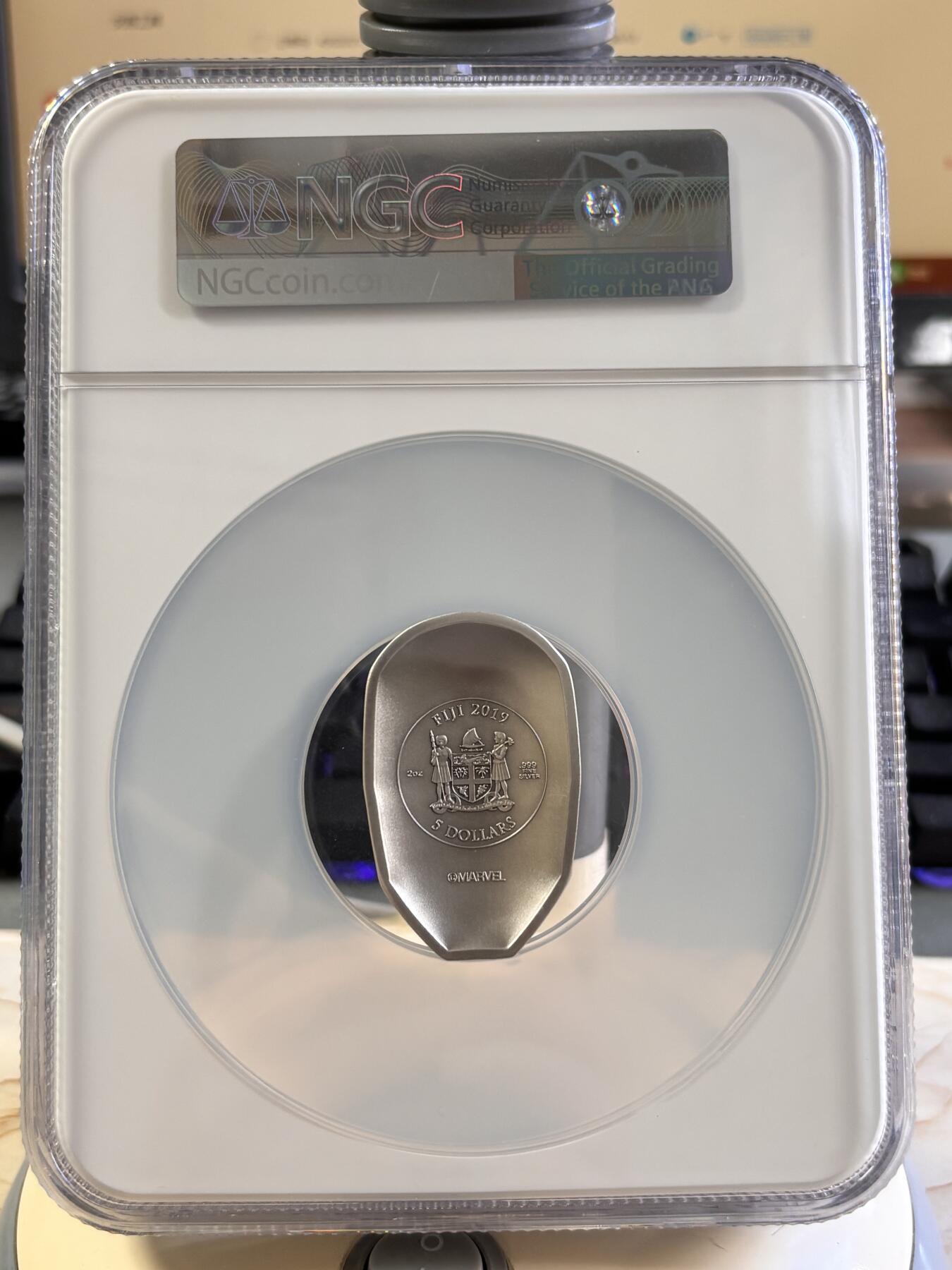 第196期拍卖 斐济2019年漫威系列钢铁侠面具实物形2盎司银币NGC-MS69，999银，发行5000枚