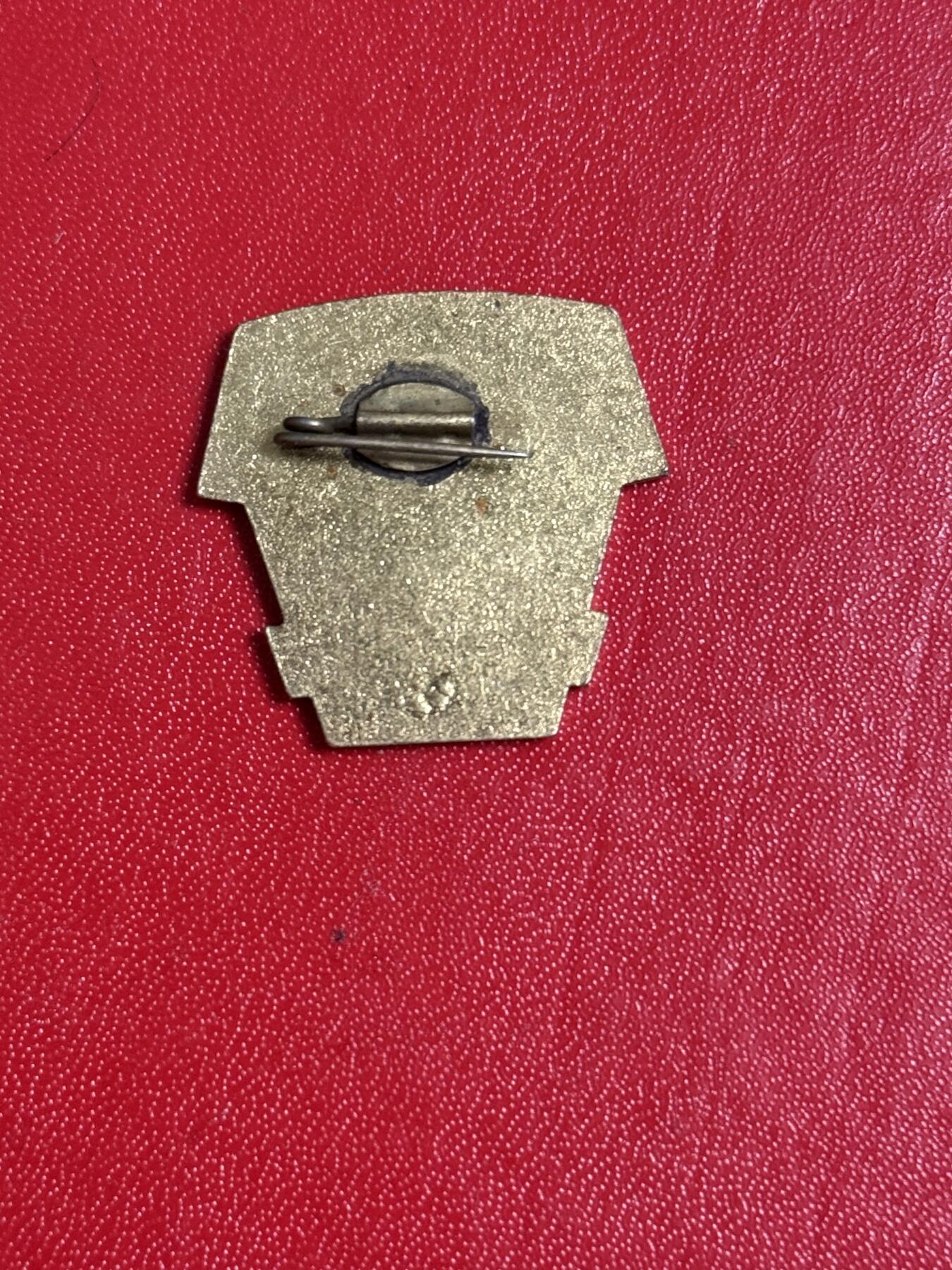 韵星假日军品类拍卖第50期 民主德国1968运输技能章 早期版本