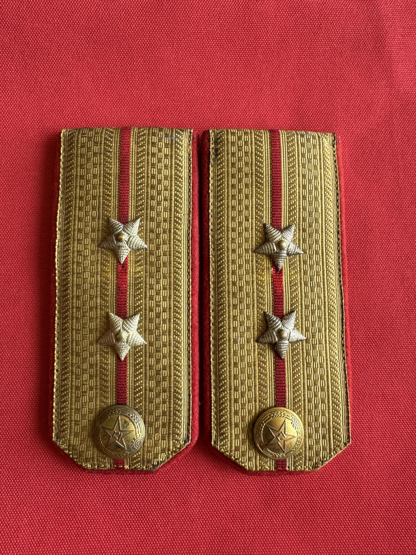 五哥徽章群   31号周二晚上八点4群联拍 肩章