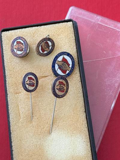 韵星假日军品类拍卖第50期 - 民主德国统一社会党党徽一组 插针转轮别针 稀有党派