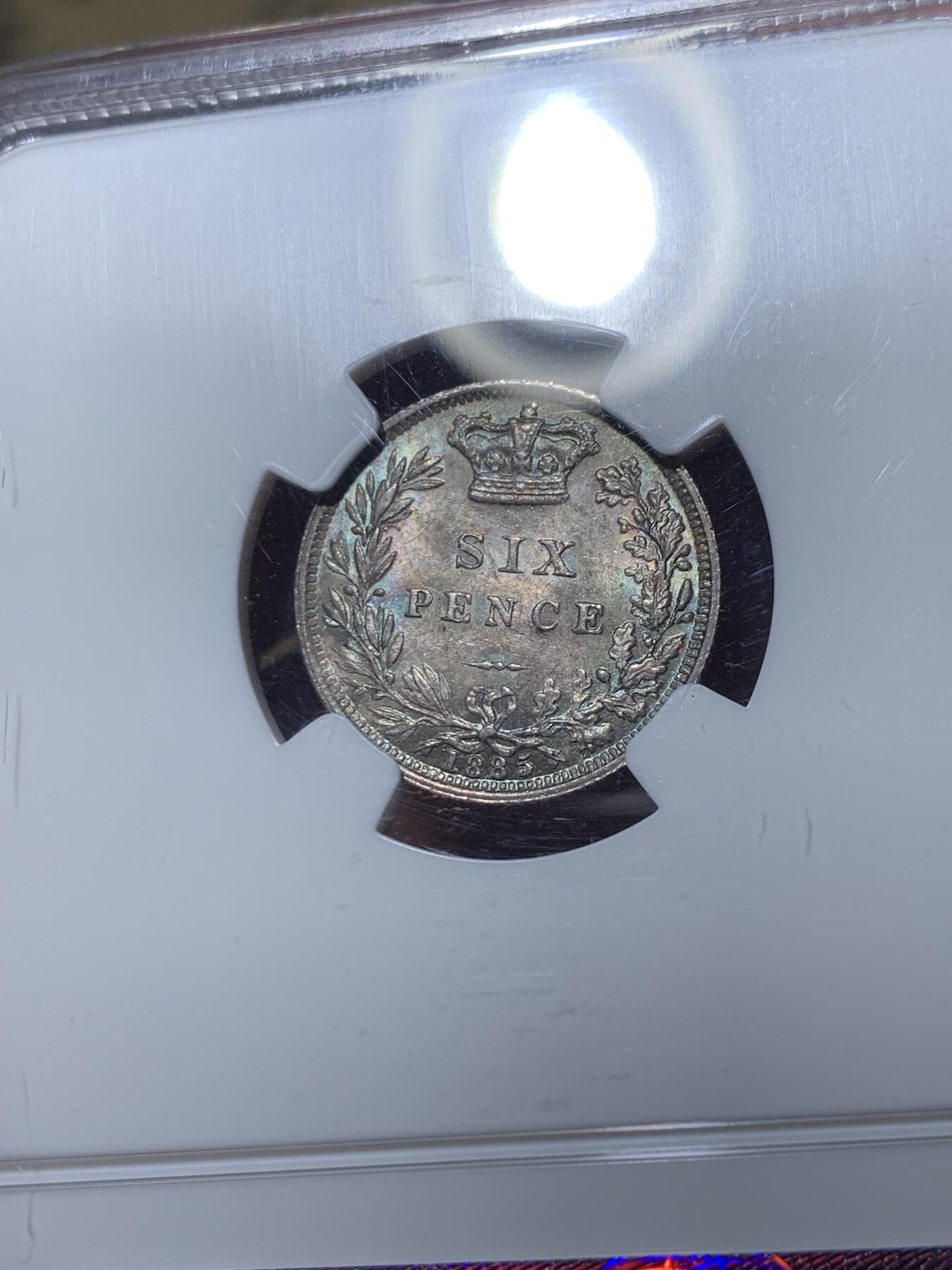 《竞宝斋》第476场 周日，周一 2场连拍 （全场包邮）欢迎送拍 NGC MS64 英国1885年小维流通6便士银币，双面青金彩，靓丽包浆，美丽动人，老N盒品质保障。英系凑套精品，克书价250美金