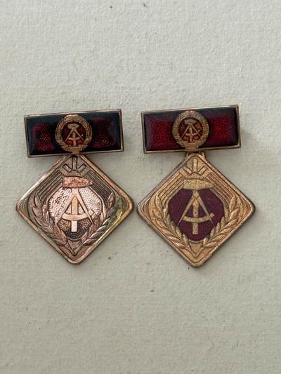 云宸嘉赏-勋臻文献佳藏优品精选场次（低佣 转发佣金红包） - 民主德国社会活动家奖章一组 