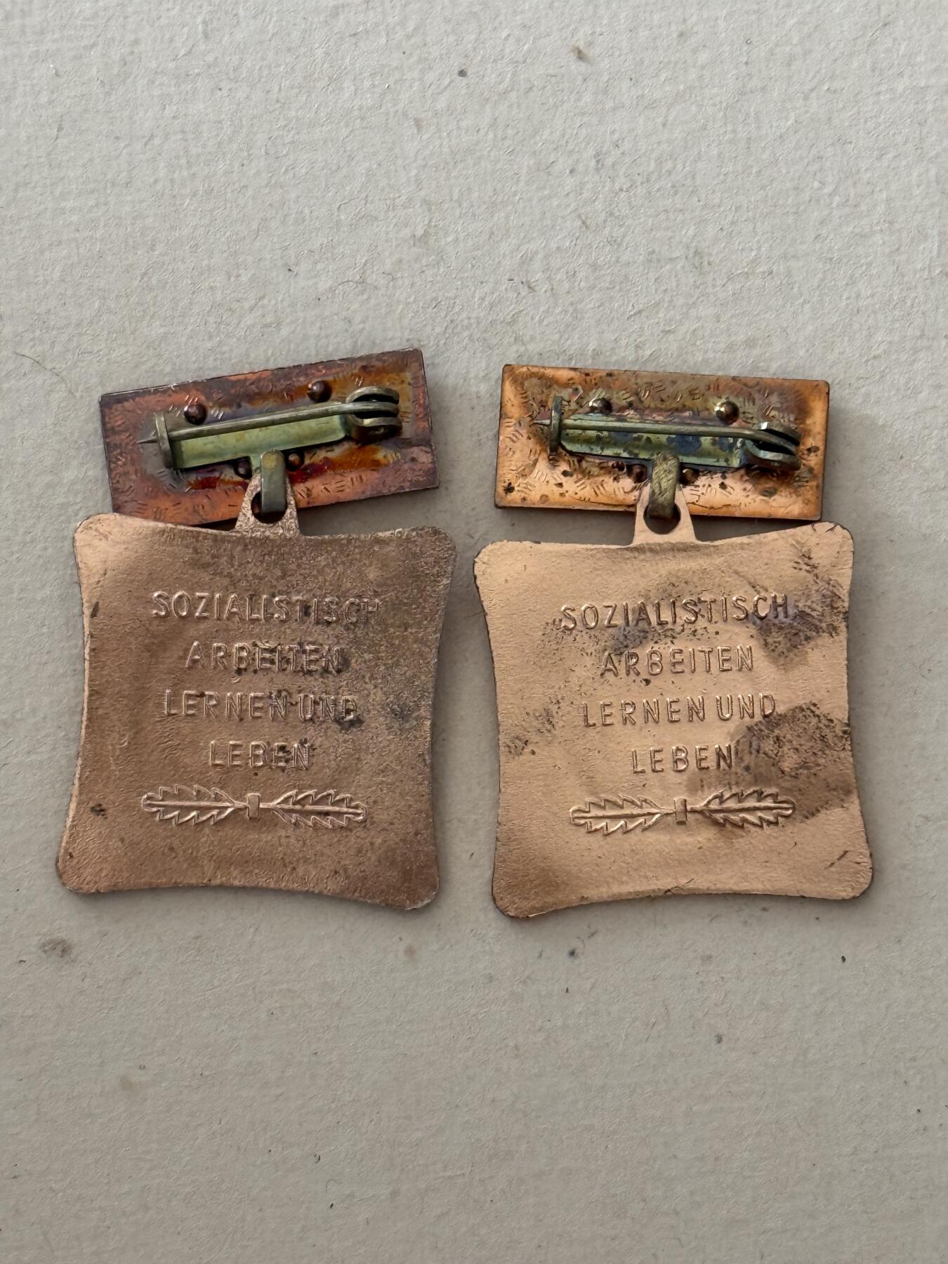 云宸嘉赏-勋臻文献佳藏优品精选场次（低佣 转发佣金红包） 民主德国集体劳动荣誉奖章一组