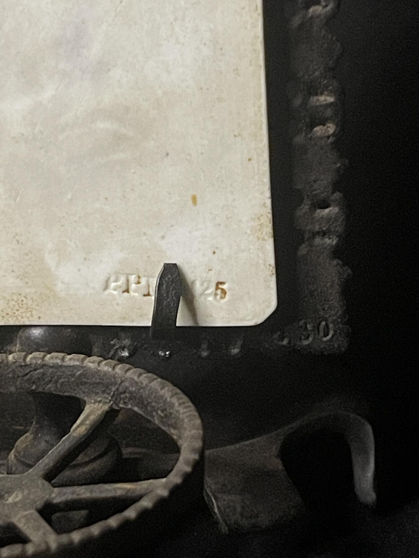 专场 约19世纪末法国铜制雕花烛台托盘配隐瓷壁档