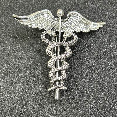 西秦中古拍卖第八十二期  - 欧美医疗兵徽章 银色