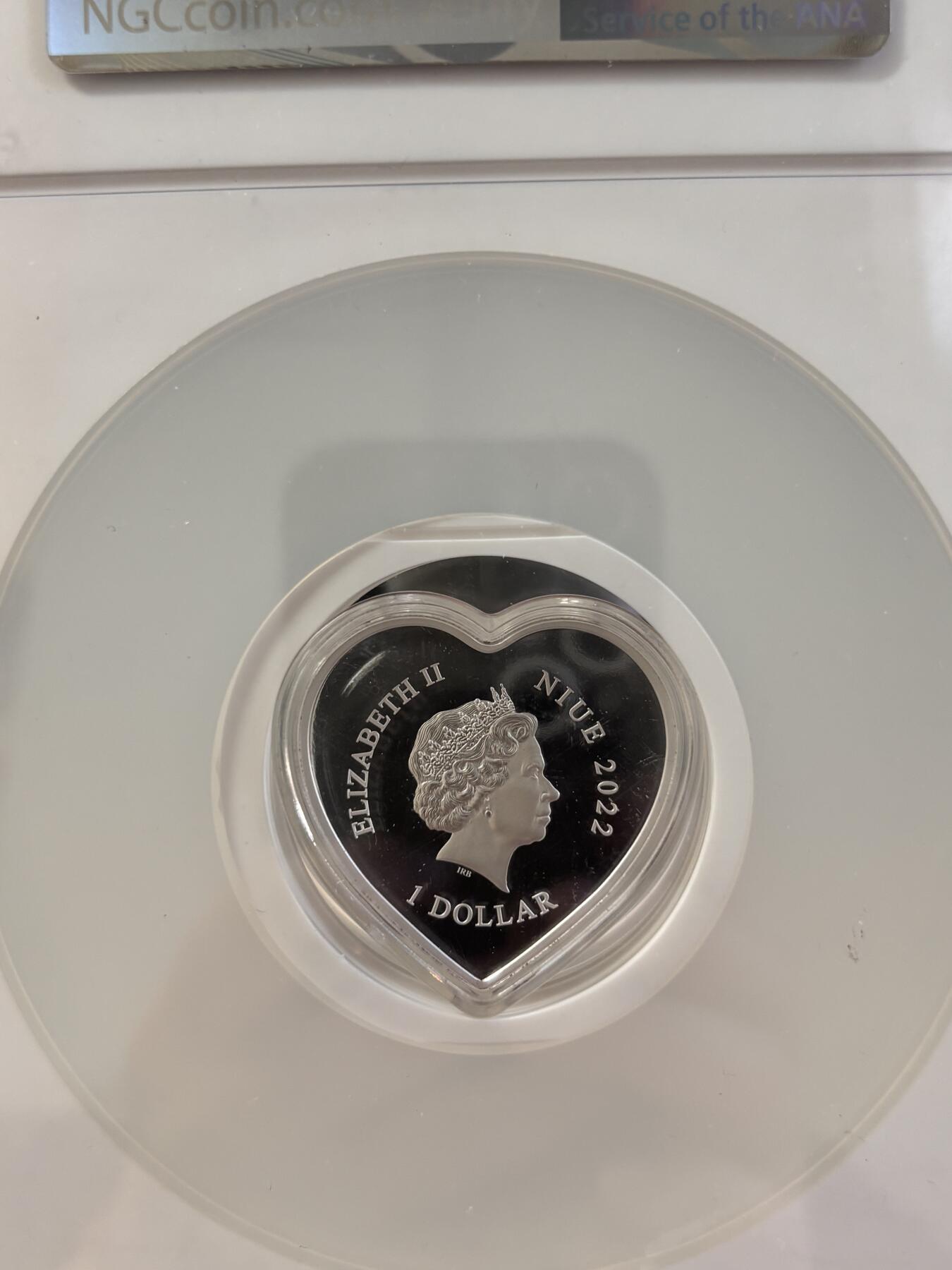 第196期拍卖 纽埃2022年情人节镶嵌皇冠水晶心形本银版银币NGC-PF70首，999银，20克，发行2022枚
