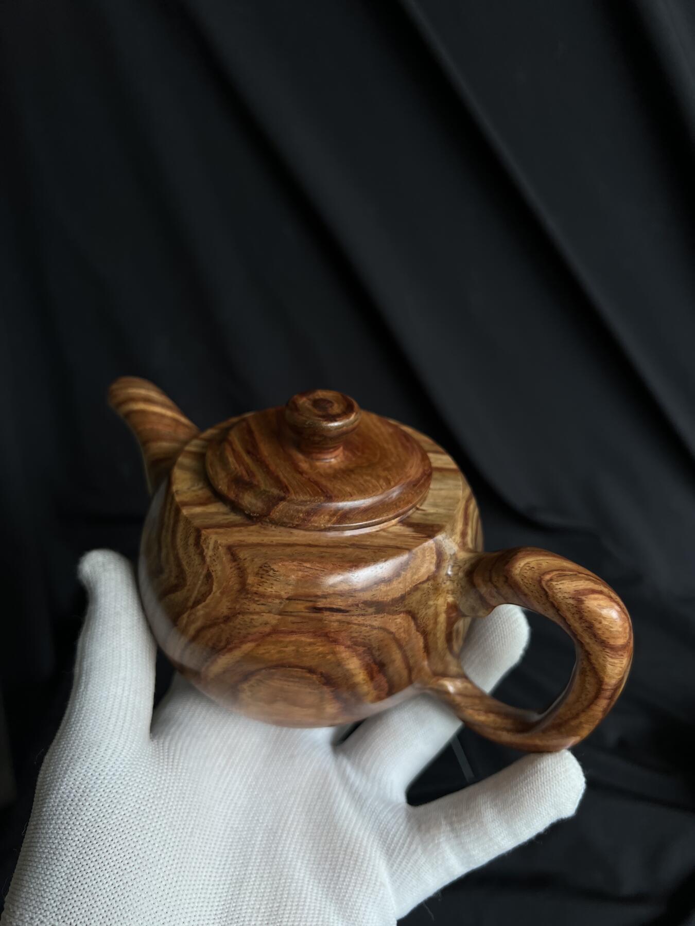 零元拍：越南黄花梨精工摆件茶壶把把壶，一块料制成，尺寸约：18（含壶把）/9CM。