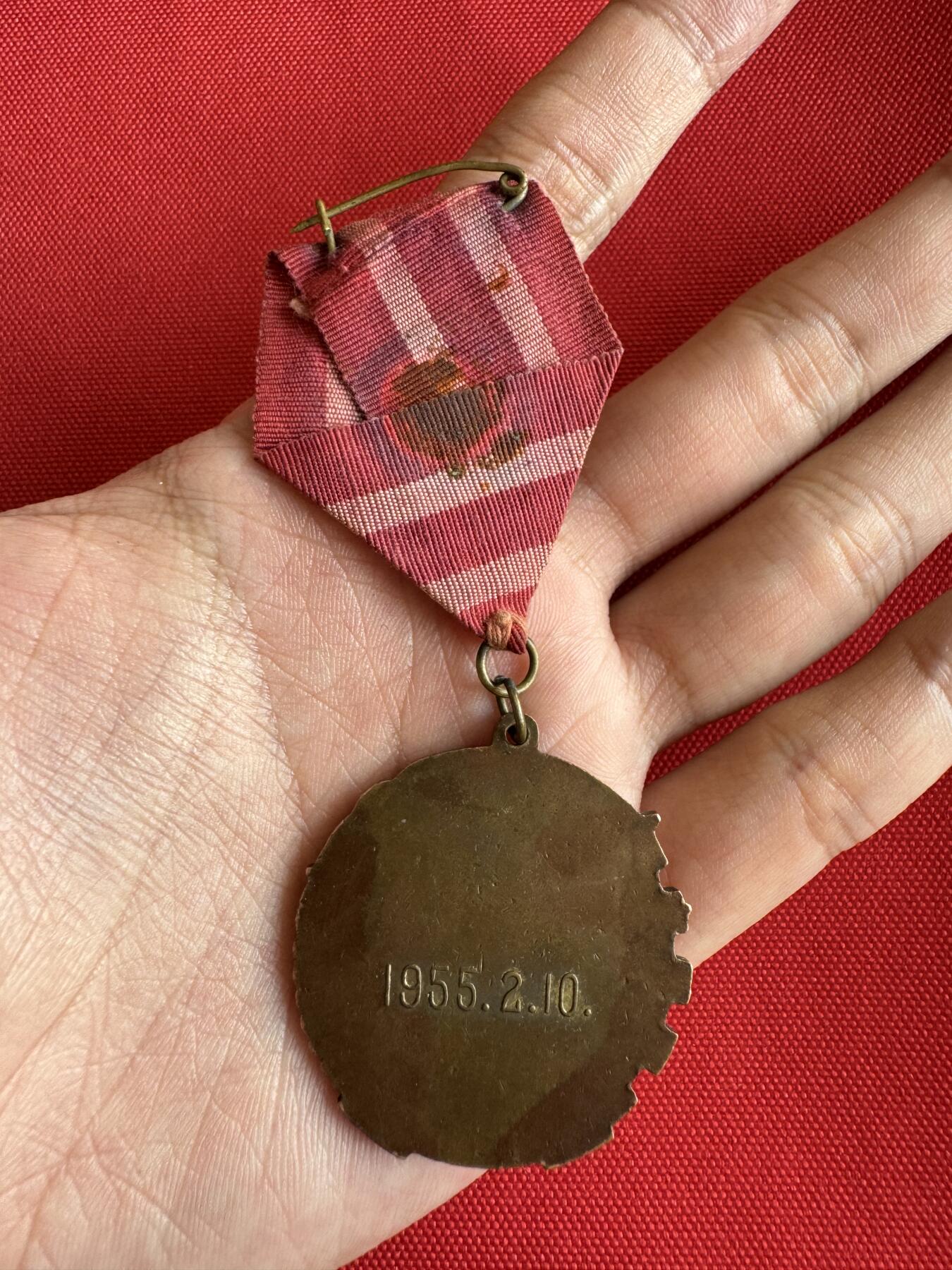 五哥徽章群   31号周二晚上八点4群联拍 铜章