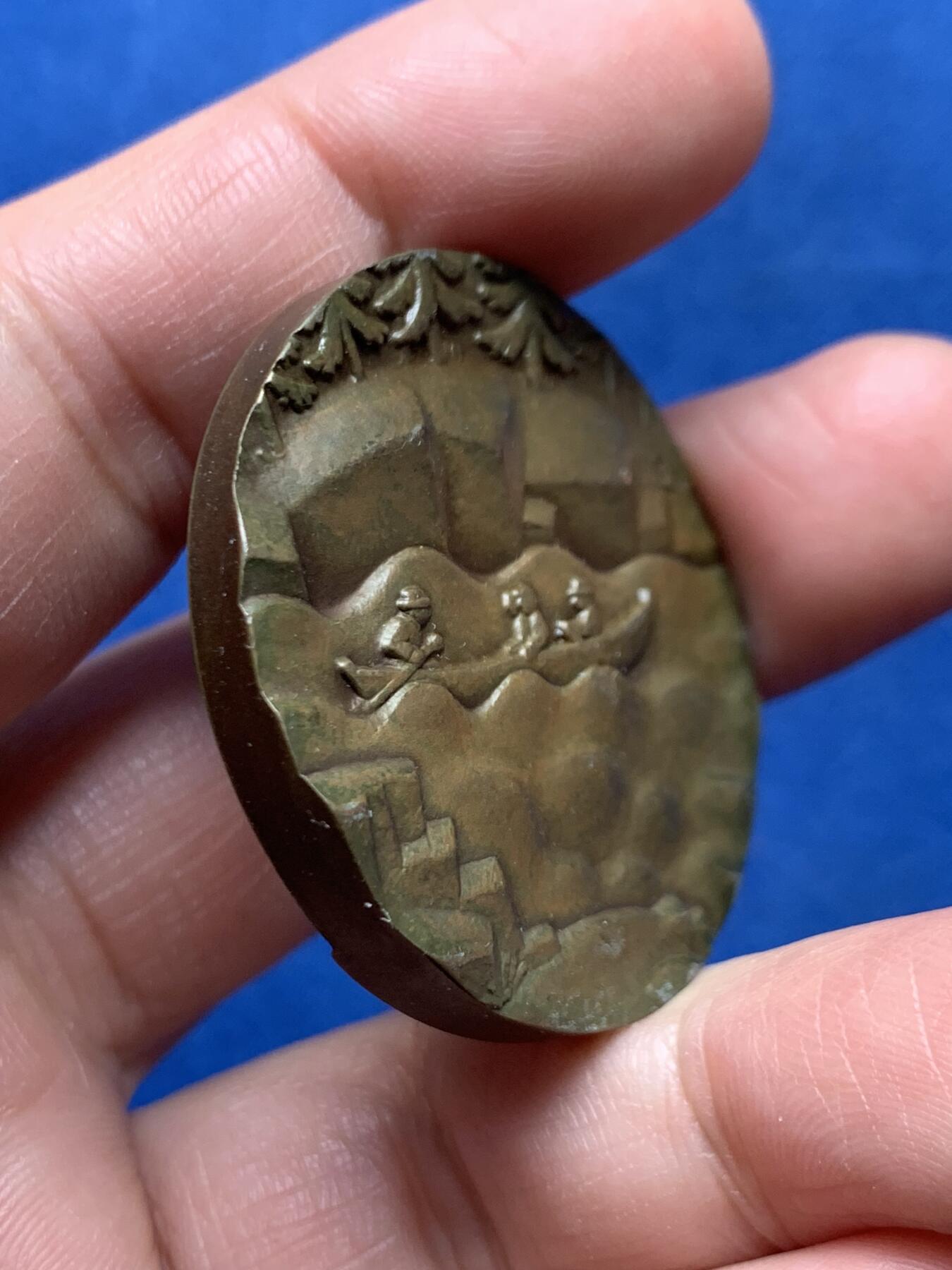 《竞宝斋》第476场 周日，周一 2场连拍 （全场包邮）欢迎送拍 芬兰铜章 1986年 乌尓霍·凯科宁1900-1986 芬兰第八任总统 超高浮雕 非常压手 直径39.7mm 重量48.7g