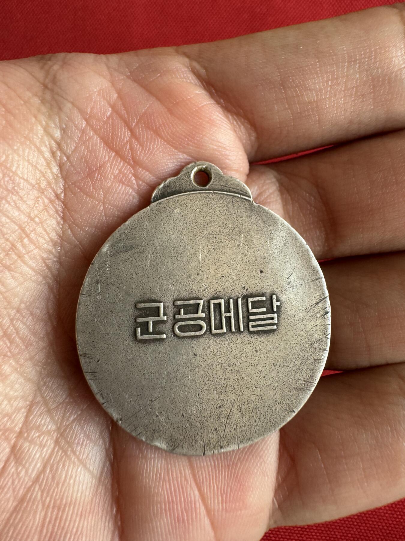 五哥徽章群   31号周二晚上八点4群联拍 银章