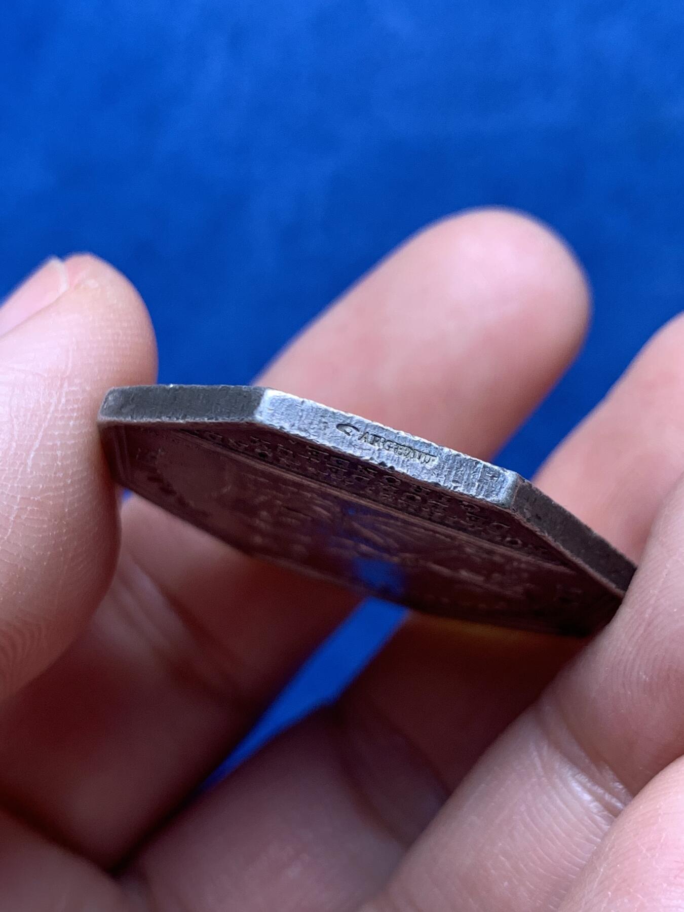 《竞宝斋》第476场 周日，周一 2场连拍 （全场包邮）欢迎送拍 法国菲利普一世波尔多公证处八角银质代币，手指ARGENT，17.25克，33.5mm