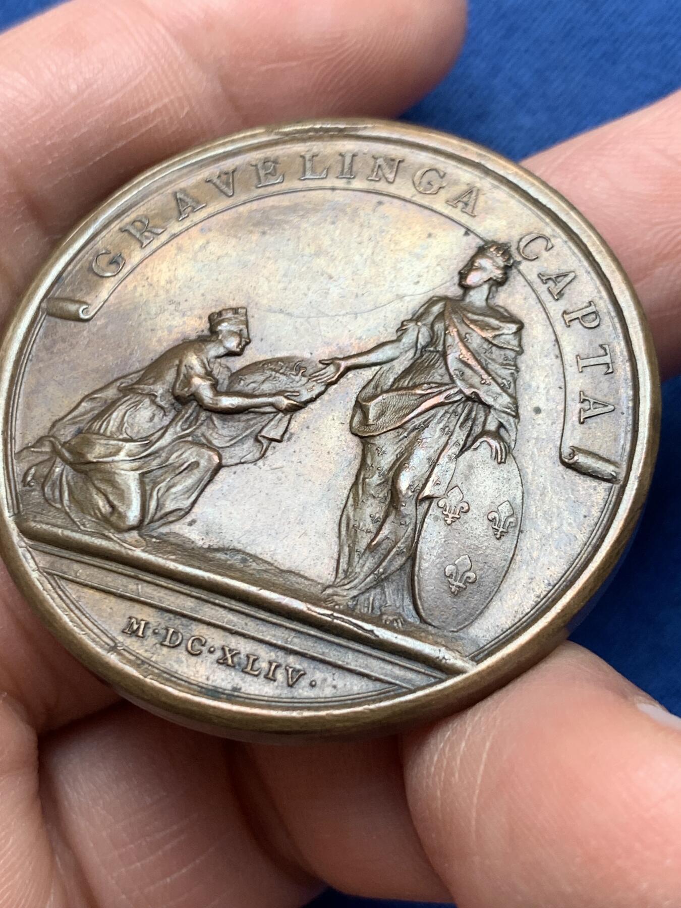 《竞宝斋》第476场 周日，周一 2场连拍 （全场包邮）欢迎送拍 法国路易十四占领格拉沃利讷纪念铜章 37.5克 41.2mm 光边原铸 细节见图