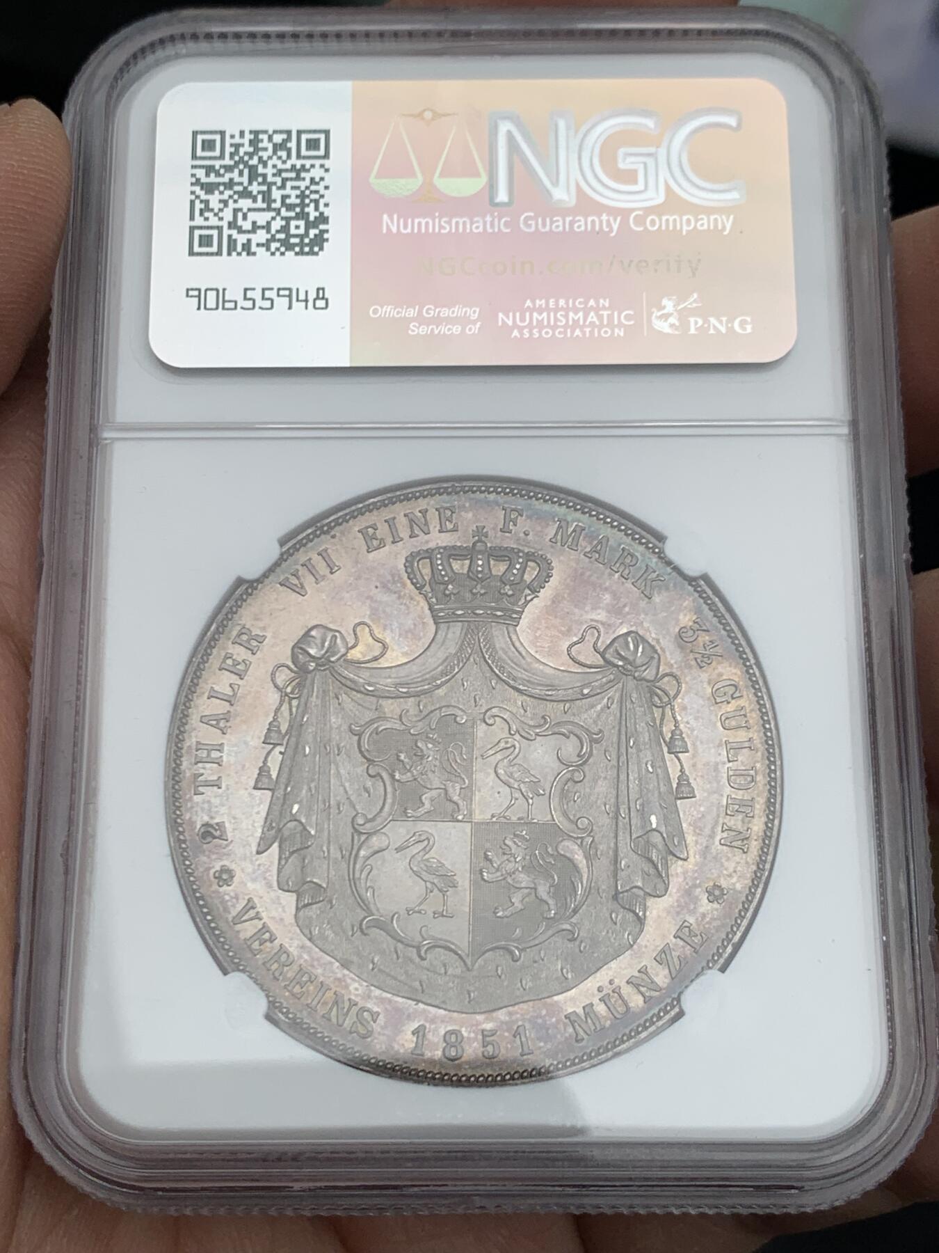 《竞宝斋》第476场 周日，周一 2场连拍 （全场包邮）欢迎送拍 冠军分 NGC MS63 德国 罗伊斯-格赖茨公国1851年亨利二十世2泰勒大银币 发行量仅2400枚的小邦品种 其领地仅316平方公里 可以说是小邦中的小邦 可与不求的藏品