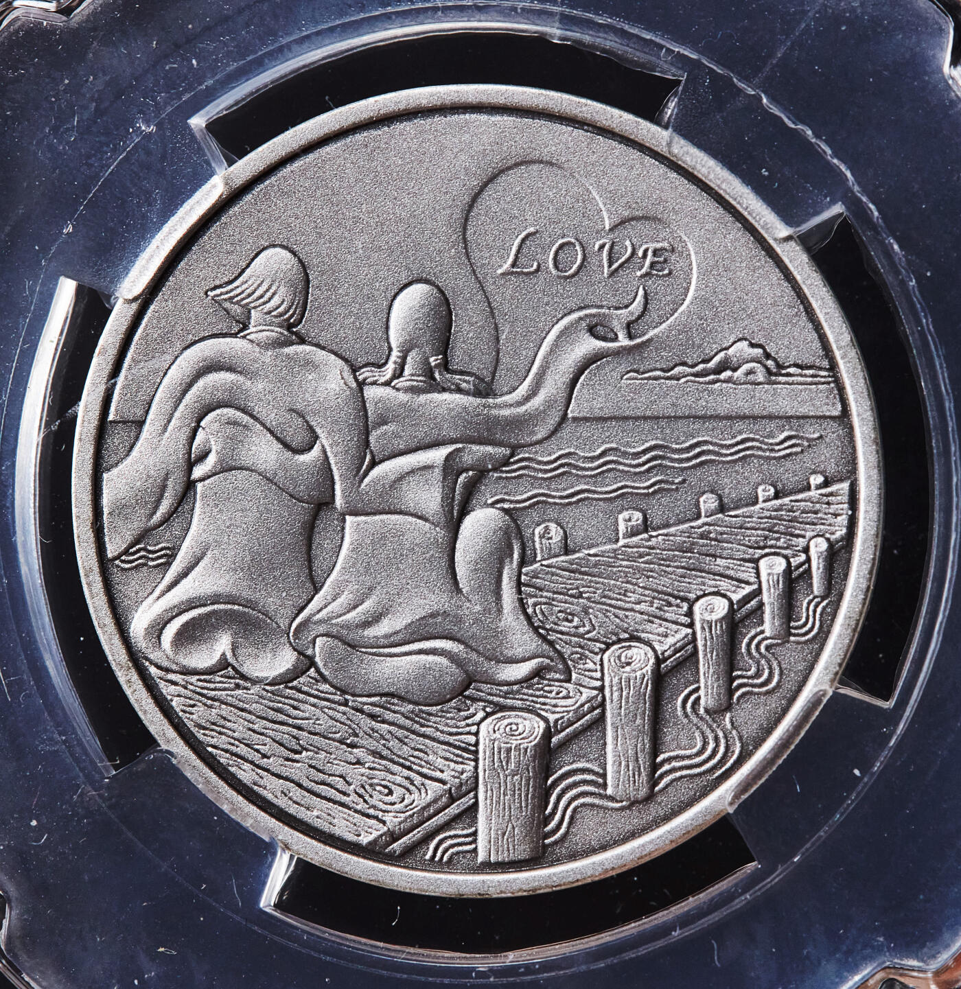 【俄甄集藏】2026年(050)04-01星期三 晚 19:30 全场包邮 日本2007年国际钱币设计大赛获奖“玫瑰之梦”银质复古纪念章，信泰 MS69，设计精美，重13.5克，999银，标签错误（上期被鸽，重新拍）